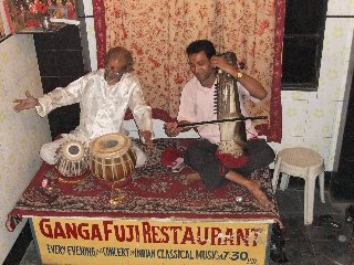 20110409Musicians-GangaFujiRestaurant-Banaras.jpg